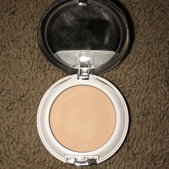 Clinique Powder Foundation SOLD - Picture 2 of 3